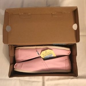 TOMS Classic Light Pink Canvas Slip-On Flat Women